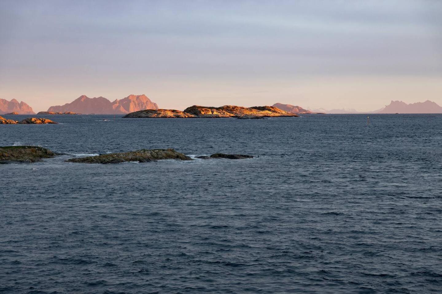 Leilighet Med Fantastisk Utsikt Henningsvær Zewnętrze zdjęcie